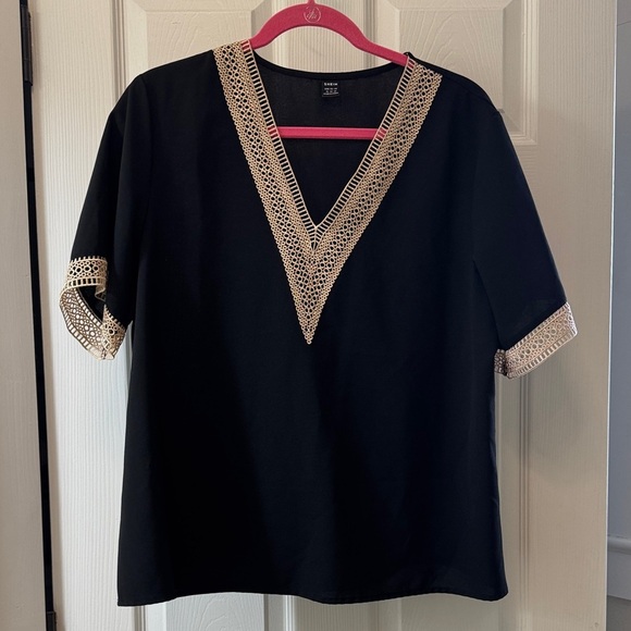 SHEIN Tops - SHEIN Black Top with Beige Crochet V-Neck
